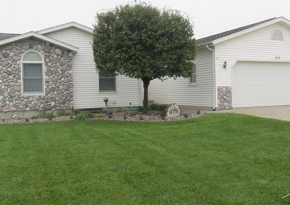 1st image of 979 King James Ct