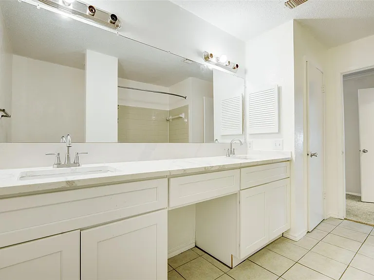 2114 Greenbriar Colony Dr — Photo 32