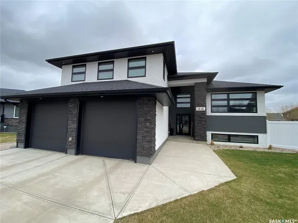 44 Stillwater BAY, Yorkton, SK S3N 0E6