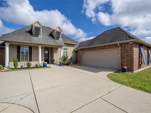 2nd image of 135 Ashton Parc