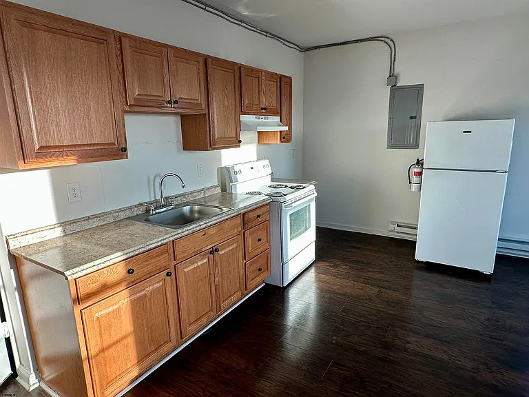 37 N Massachusetts Ave #3 — Photo 5