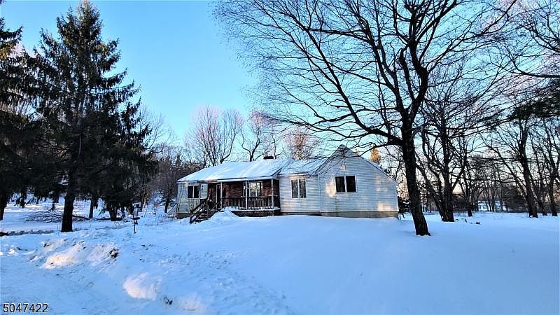 1st image of 2 Silver Spruce Dr