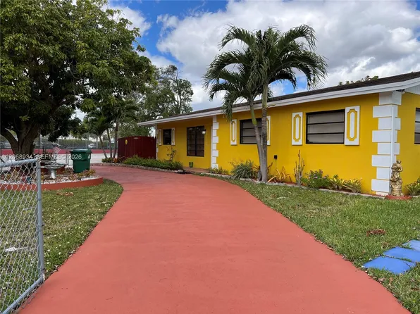 12135 SW 182nd Ter, Miami, FL 33177