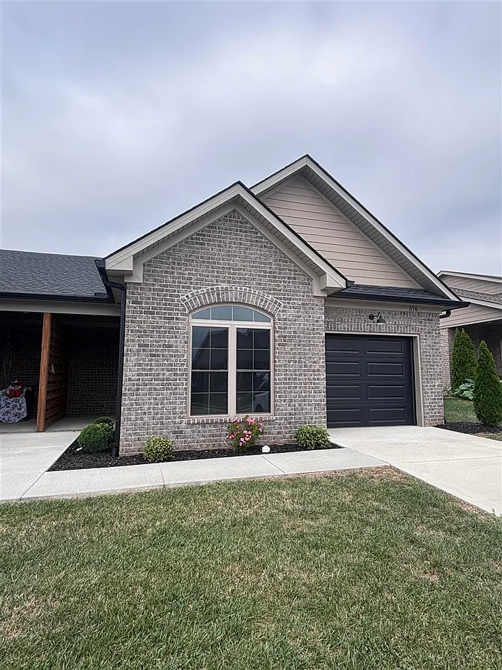2 bed, 1400 sqft, $1,850 — Photo 1