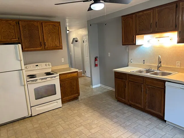 3 bed, 1300 sqft, $1,800 — Photo 3