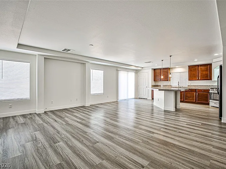 6744 Philharmonic Ave — Photo 4
