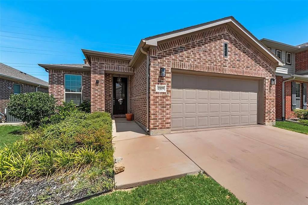 3 bed, 1588 sqft, $2,875 — Photo 2