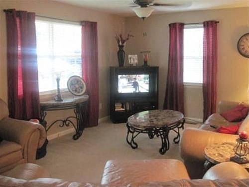 3rd image of 208 Smyrna Dr