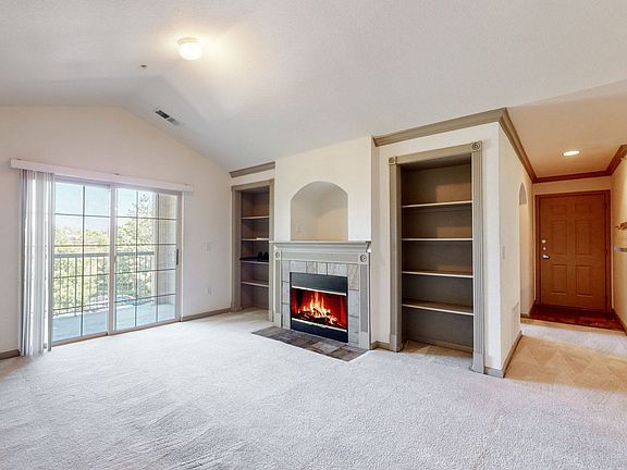B2 - 05 - Living room.jpg
