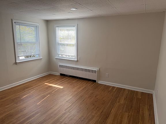 3rd image of 352 W Chester St Floor 2