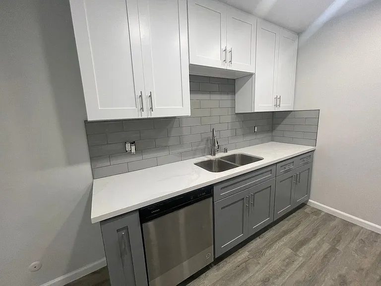 1020 S Sherbourne Dr — Photo 7