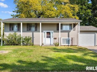 3615 Oakwood Dr, Bettendorf, IA 52722