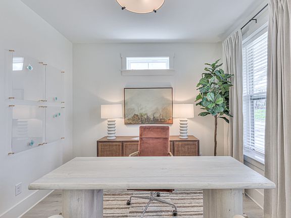4th image of 906 Summit Ave #902