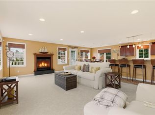 42 Lewis St, Tiverton, RI 02878