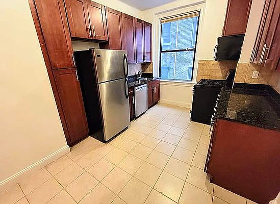 1st image of 265 W 81st St #4X