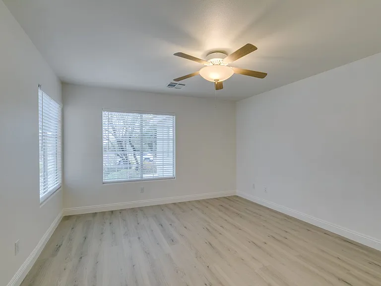 437 Palegold St — Photo 2