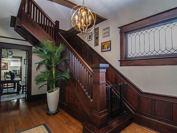 3rd image of 1011 E Illinois Ave
