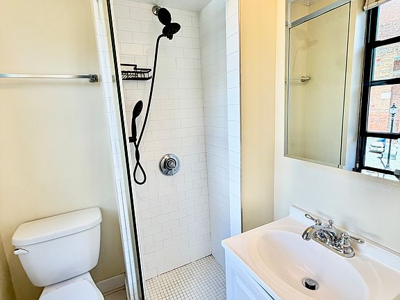 3rd image of 419 Hanover St APT 2