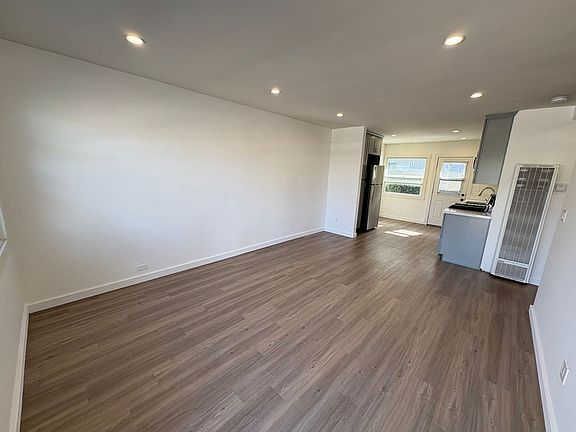 2nd image of 2101-2107 Reed Ave #2105