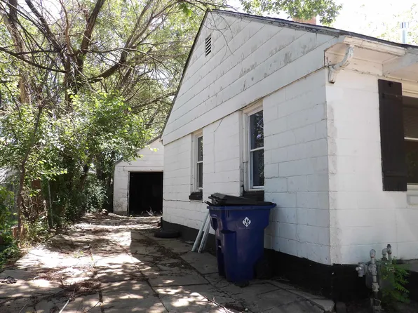 2002 N Chautauqua Ave, Wichita, KS 67214