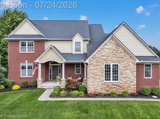801 Watersmeet Dr, Oxford, MI 48371