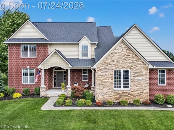 801 Watersmeet Dr, Oxford, MI 48371