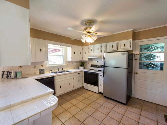 3rd image of 7820 Parkshore Cir
