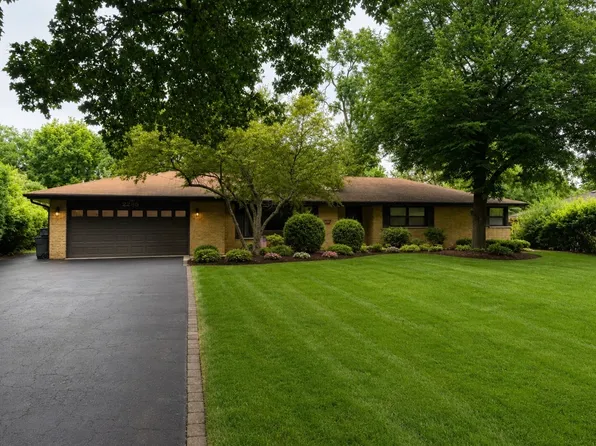 2285 Thorntree Ln, Palatine, IL 60067