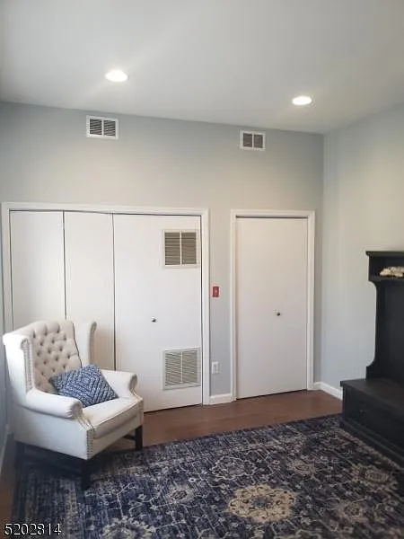 2 bed, 2.5 bath, 1350 sqft, $4,500 — Photo 2