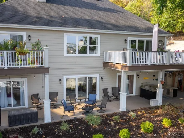 1069 Grand View Dr, Sunrise Beach, MO 65079