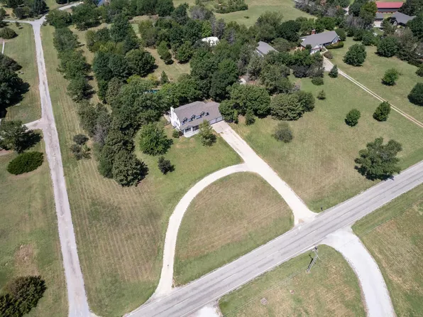 9051 N Seneca St, Valley Center, KS 67147