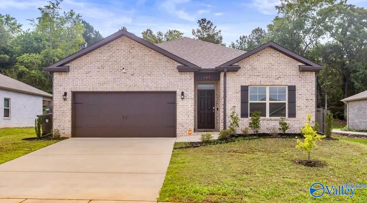 4 bed, 2.0 bath, 1884 sqft, $2,000 — Photo 1
