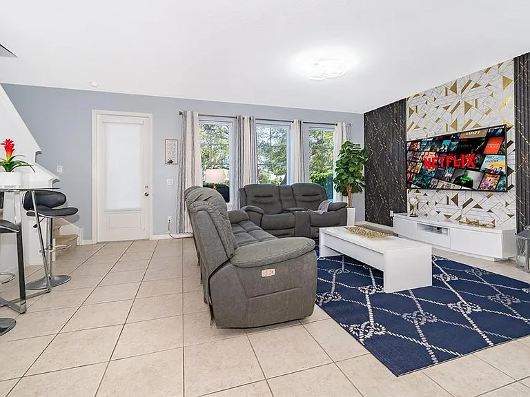 664 Benoi Dr — Photo 9