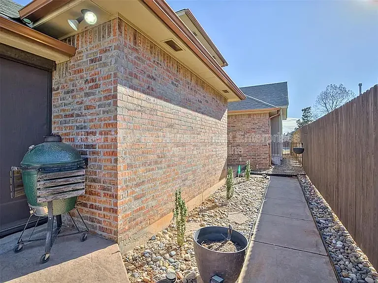 12109 Crystal Gardens Pl — Photo 7