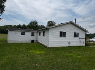 2 E Calvertville Rd, Bloomfield, IN 47424