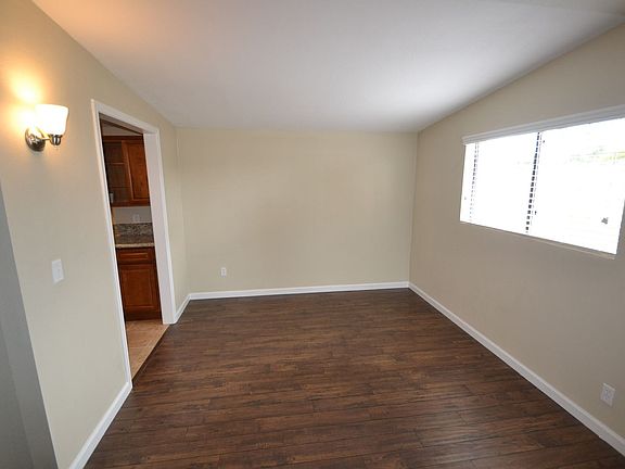 3rd image of 112 Bainford Ave