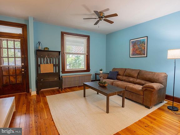 4th image of 48 Diamond St