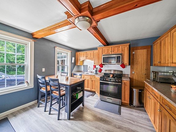 3rd image of 18 Bolton Pl