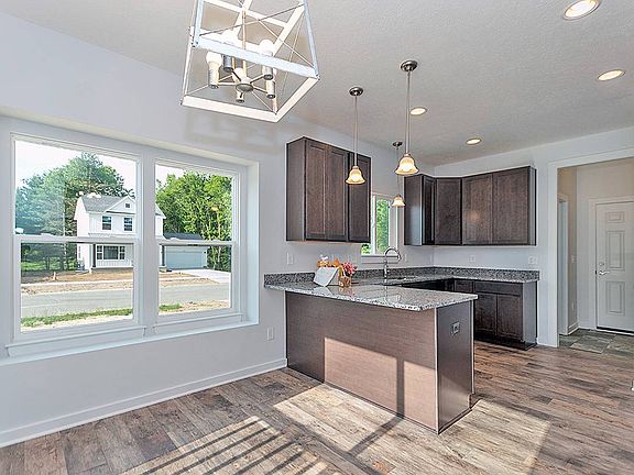 3rd image of 258 Ruby Ct