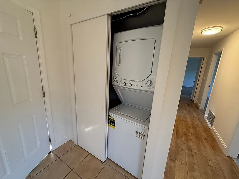 Scenic Ave Duplex — Photo 12