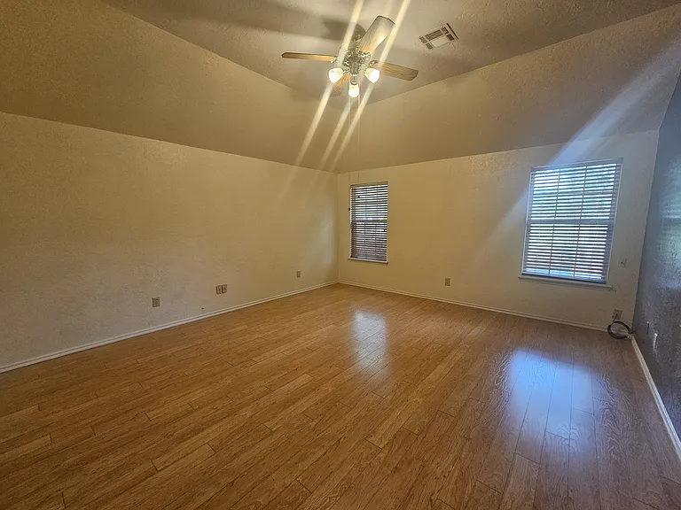 7 NW Forest Ln — Photo 11