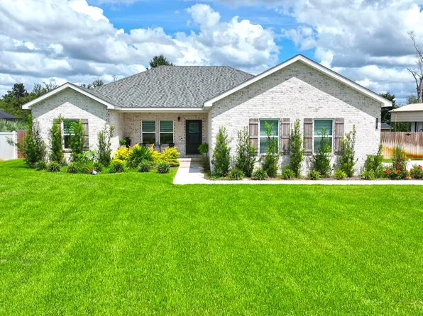 9135 Sunshine Dr, Youngstown, FL 32466