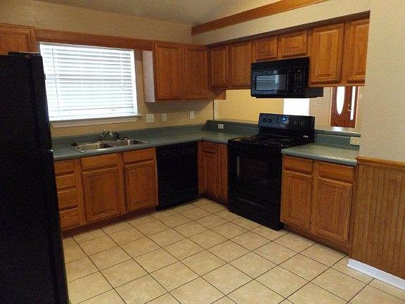 5th image of 405 E Lawson Ave