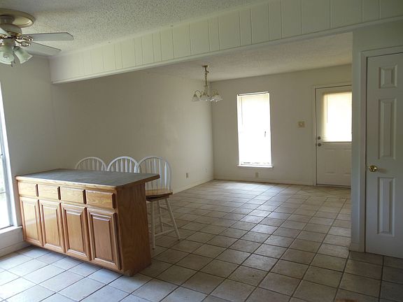 Dining room & breakfast bar