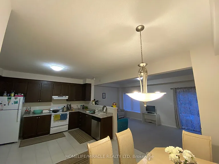 305 Tall Grass Cres — Photo 7