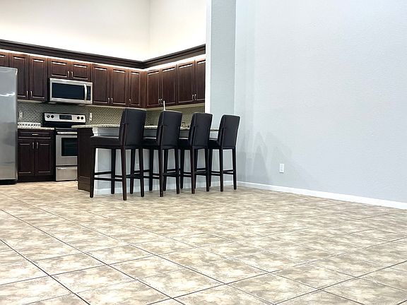 2nd image of 1504 Timberlane Cir