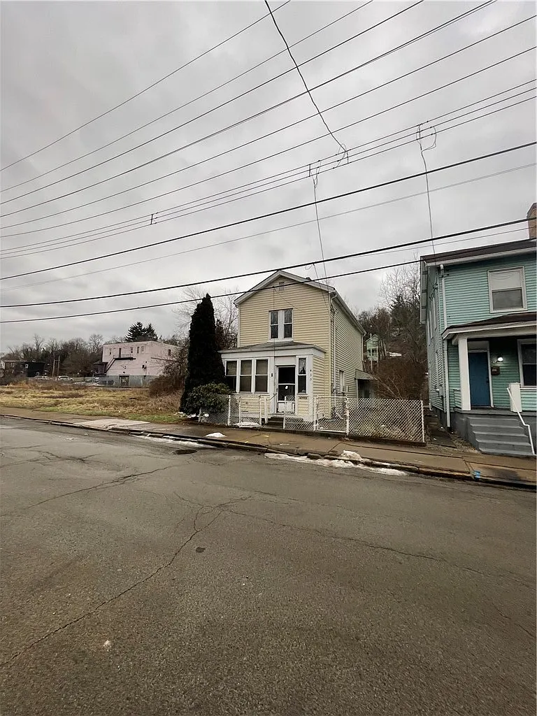 435 Pacific St photo 1