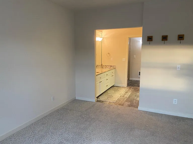 300 Columbia Point Dr #D101 — Photo 8