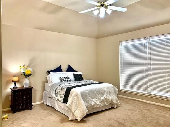 4th image of 16826 Stoneside Dr