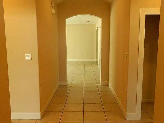 4th image of 512 E Thornhill Ave